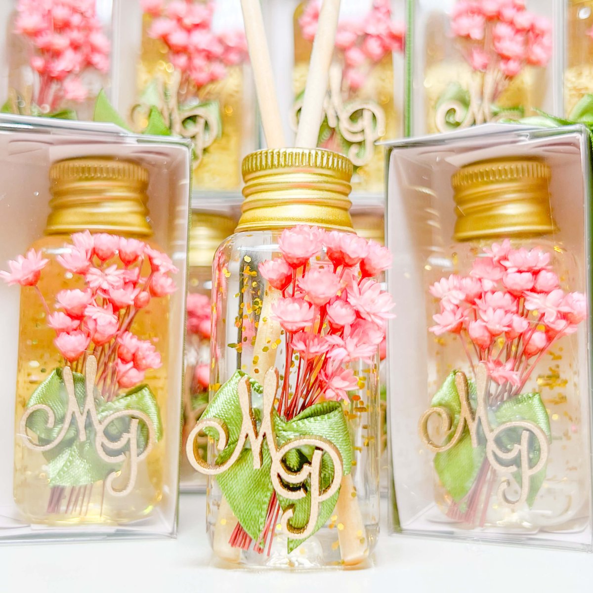 Aromatizador com flores e inicial | LMB582